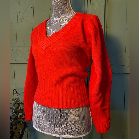 Gorgeous Bright Red Thick Knit V Neck Vintage Sweater - Picture 3 of 8